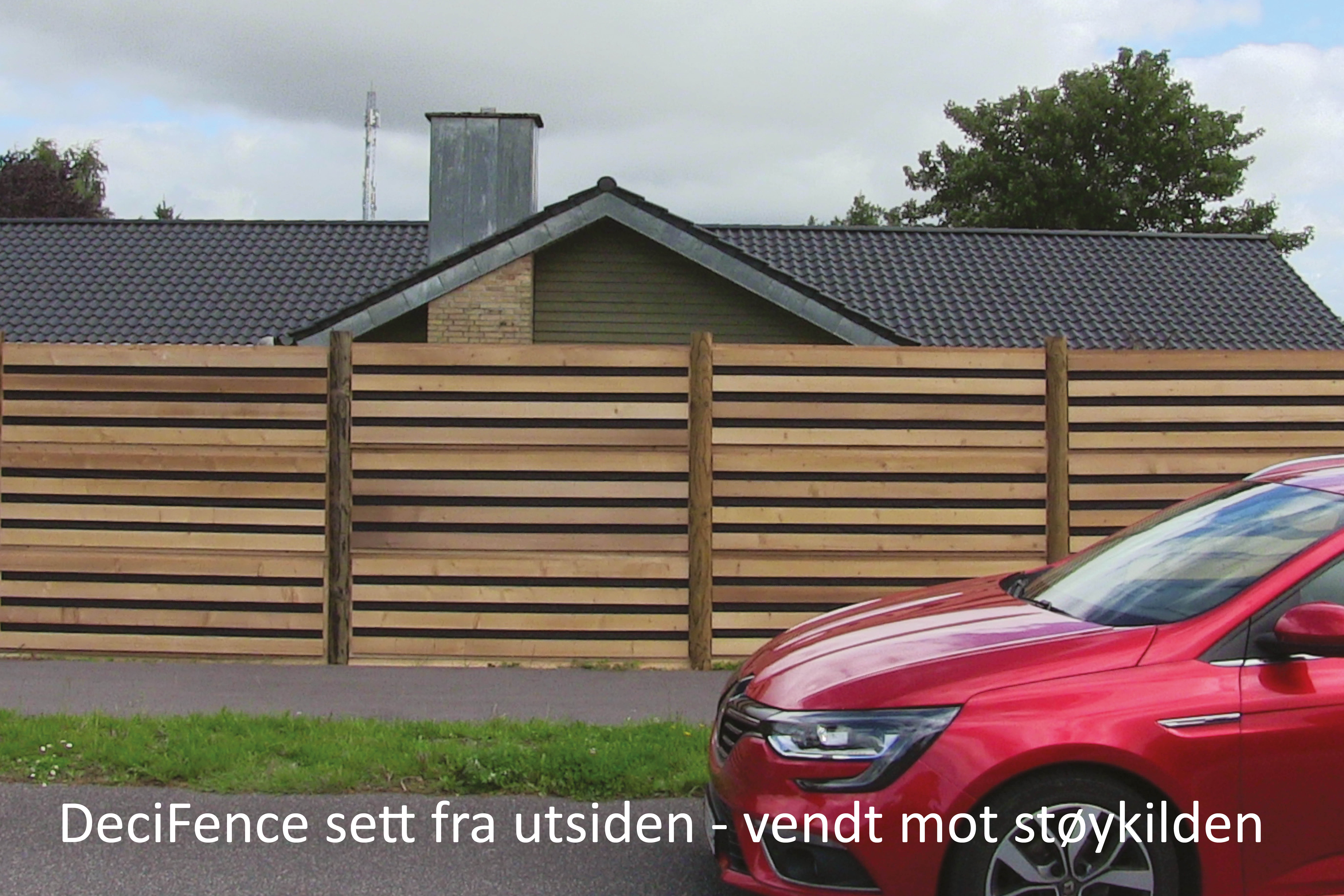 DeciFence sett fra utsiden av gjerdet, vendt mot støykilden